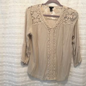 M 3/4 Sleeve Cream Top